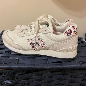 New Balance tennis shoes